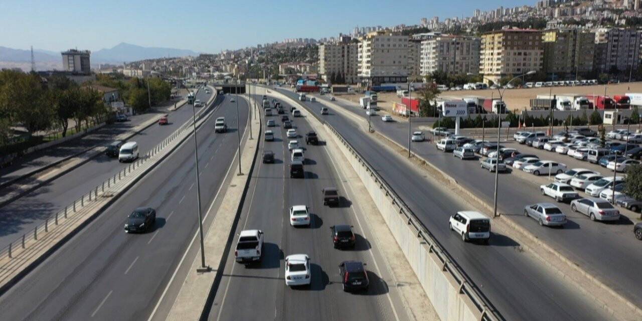 Kahramanmaraş’ta dernek açılışına 300 araçlık konvoy