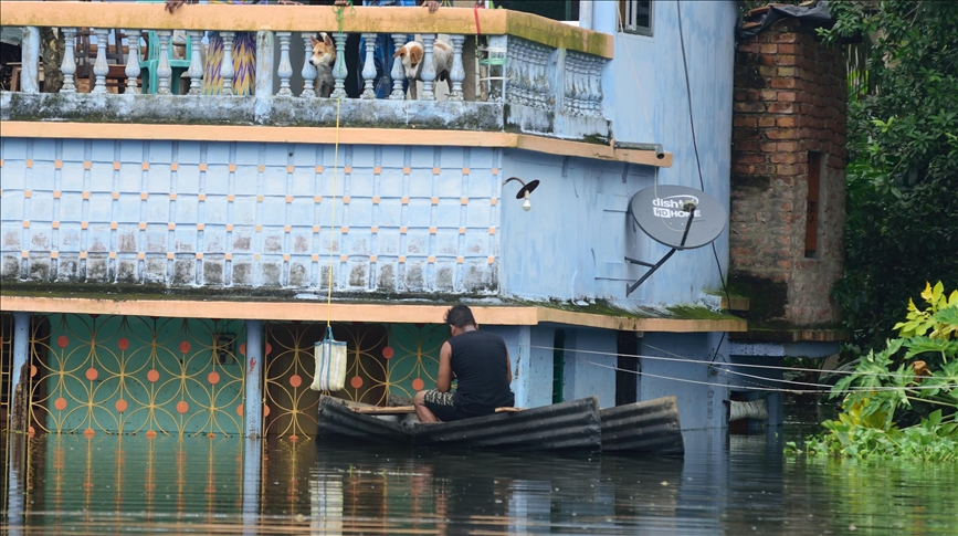 Hindistan'ın güneyindeki şiddetli yağışlar sonucu 18 kişi öldü, onlarca kişi kayboldu