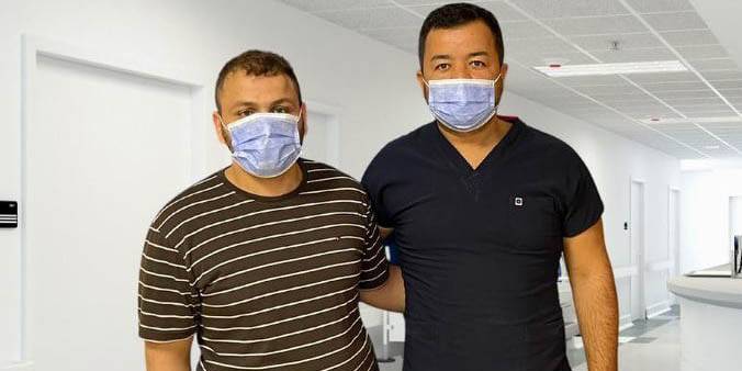 Üç ameliyatın ardından yürümeye başladı