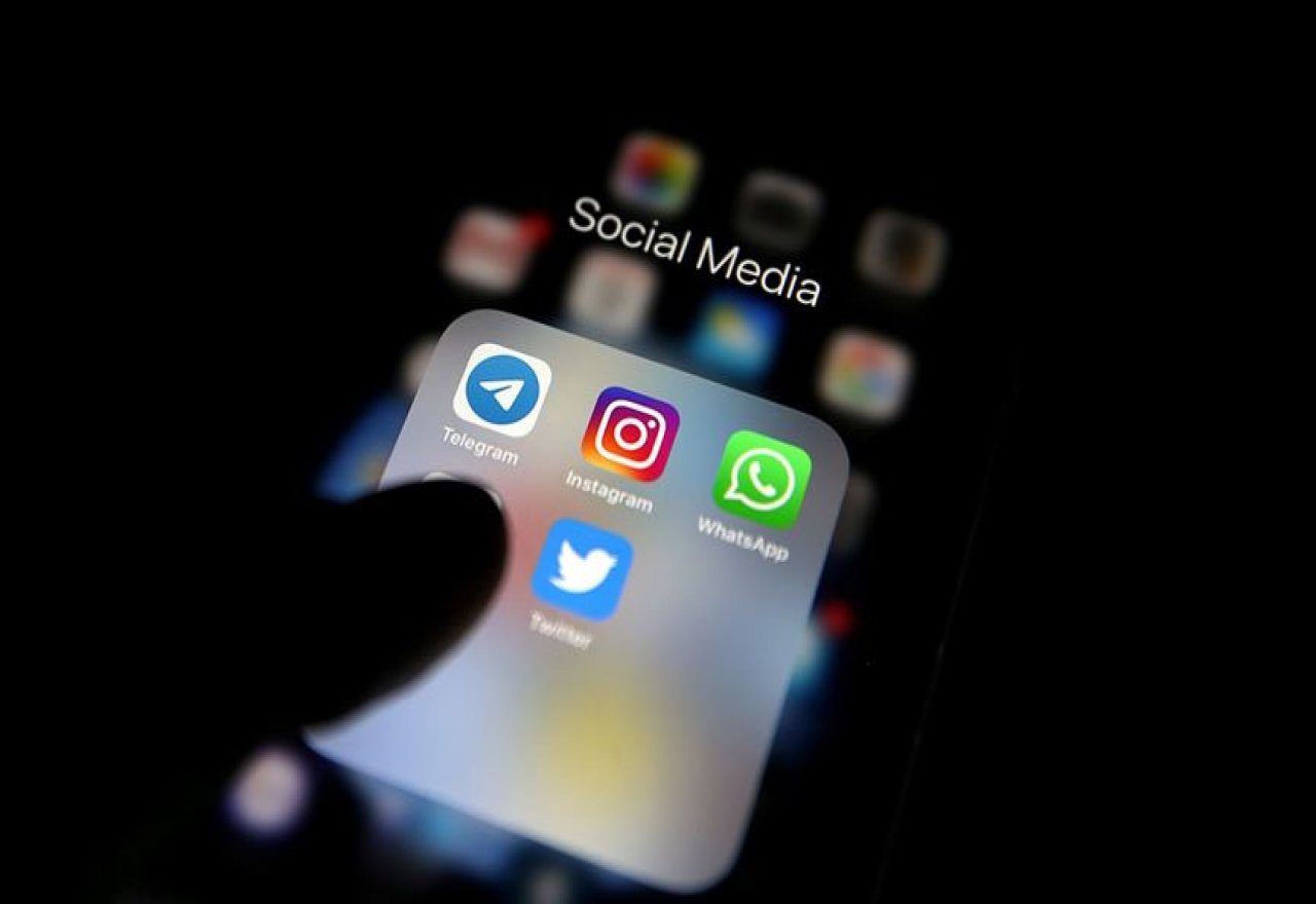 İngiltere İçişleri Bakanı, sosyal medyada isimsiz hesaplar için düzenleme istedi