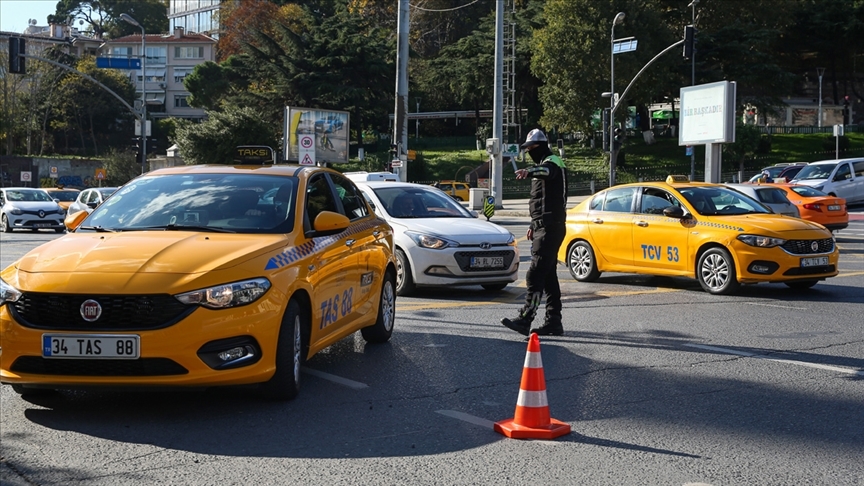 İçişleri Bakanlığı taksi şoförlerine "12 kural"ı hatırlattı