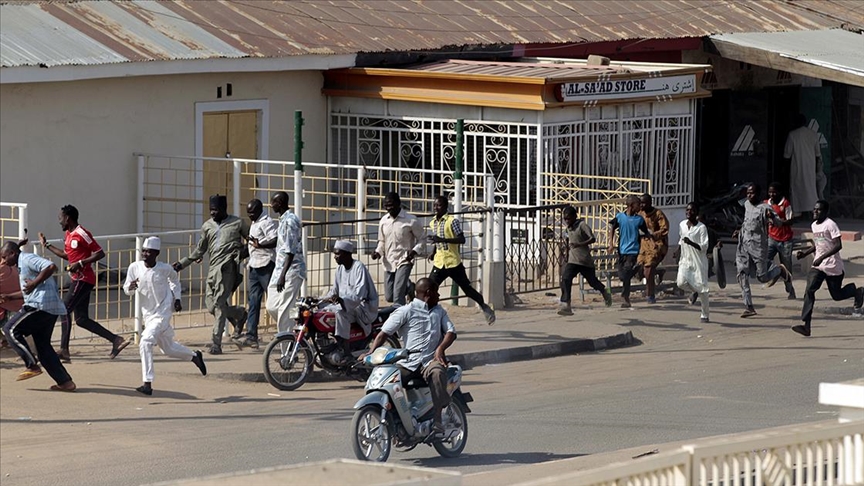 Nijerya'da pazar yerine düzenlenen silahlı saldırıda en az 30 kişi öldü