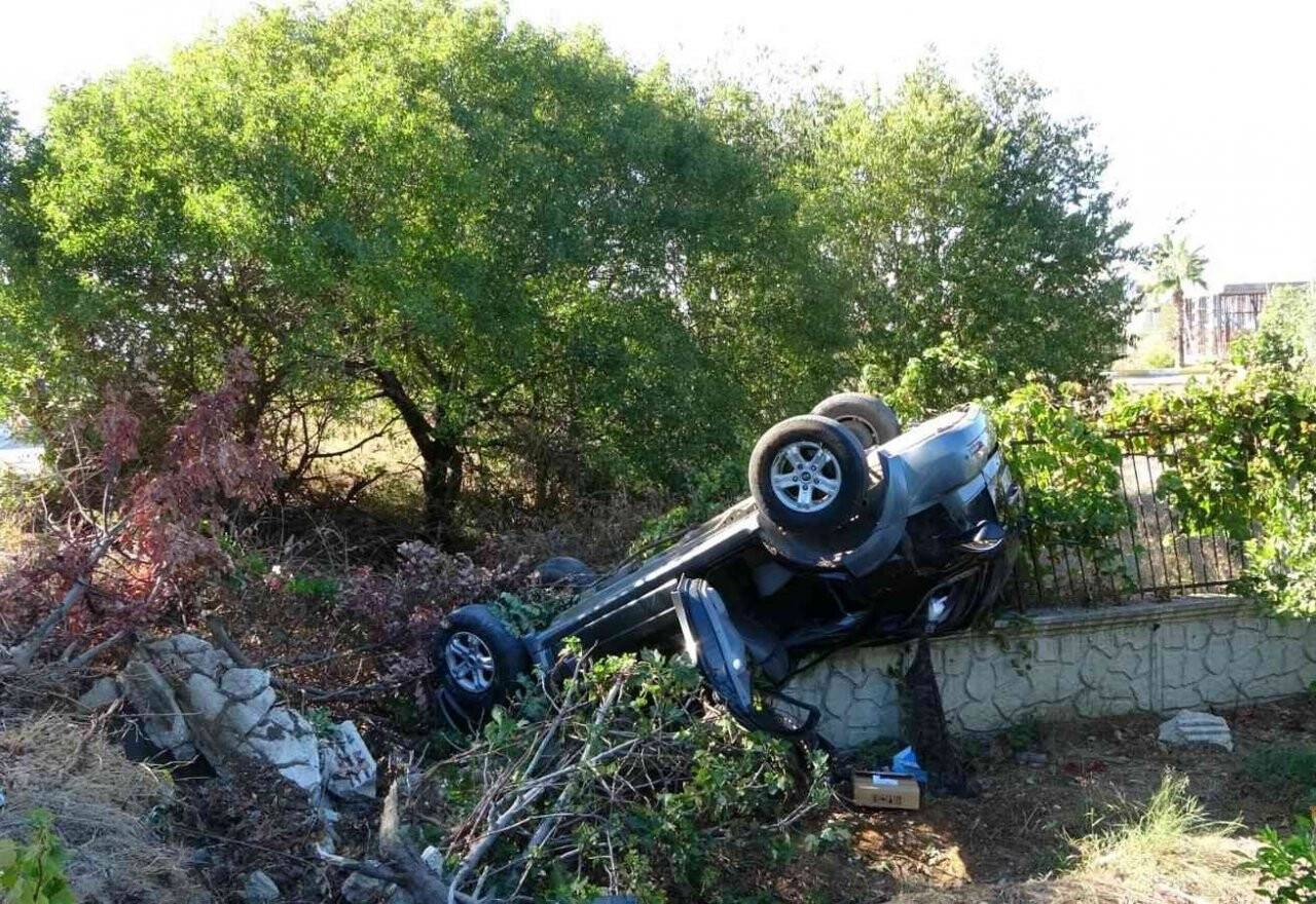 Hurdaya dönen araçtan burnu kanamadan çıktı