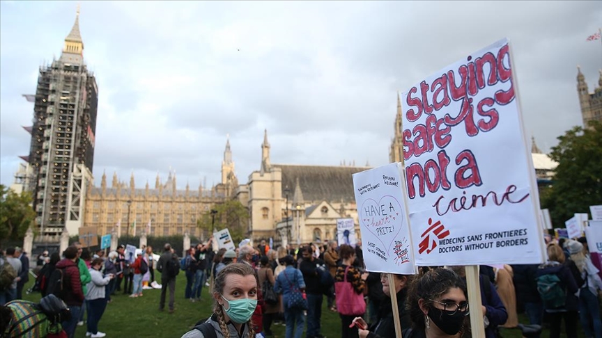 İngiltere'de "mülteci karşıtı yasa tasarısı" protesto edildi