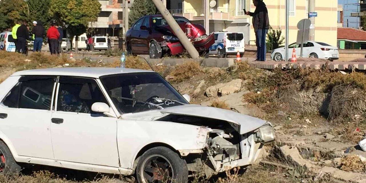 Konya’da iki otomobil çarpıştı: 1 yaralı