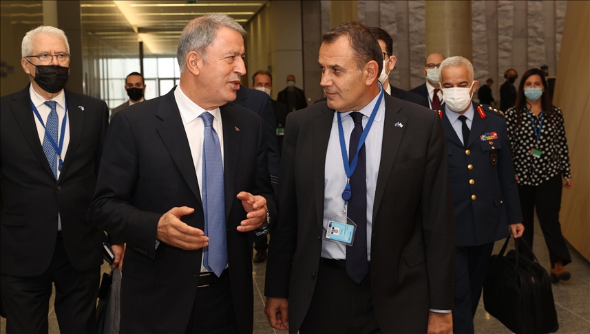 Milli Savunma Bakanı Akar'dan Yunan heyete Türkiye daveti
