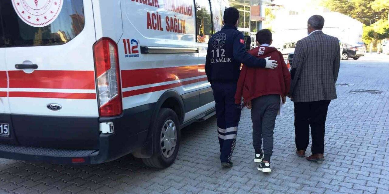 Koluna havalı zımba teli giren çocuk hastanelik oldu