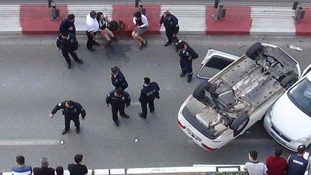 OTOMOBİLDE TERS DÖNDÜLER