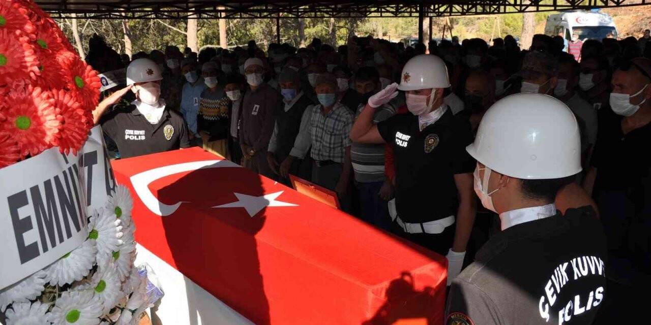 Kazada hayatını kaybeden özel harekat polisi toprağa verildi