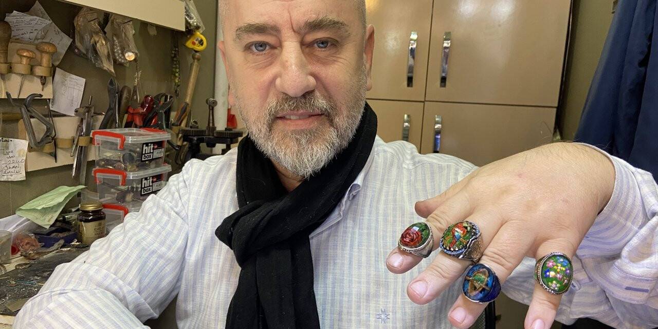 Tarihi mekânları ters mimari tekniğiyle yüzüklere işliyor