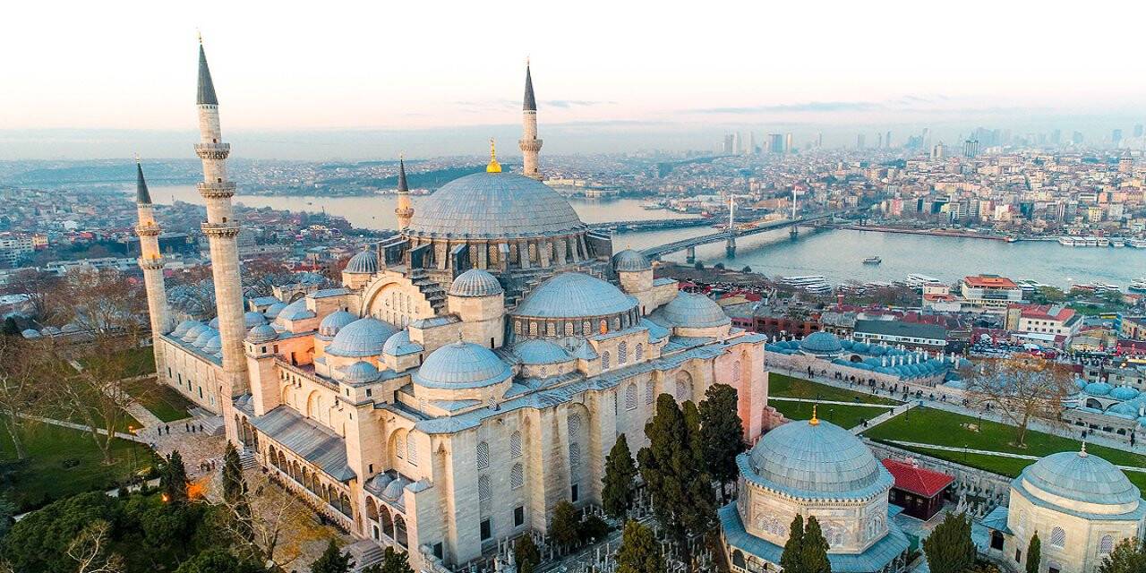 Kuveyt'te inşa edilen Altın Cami, Osmanlı mimarisinden esintiler taşıyor