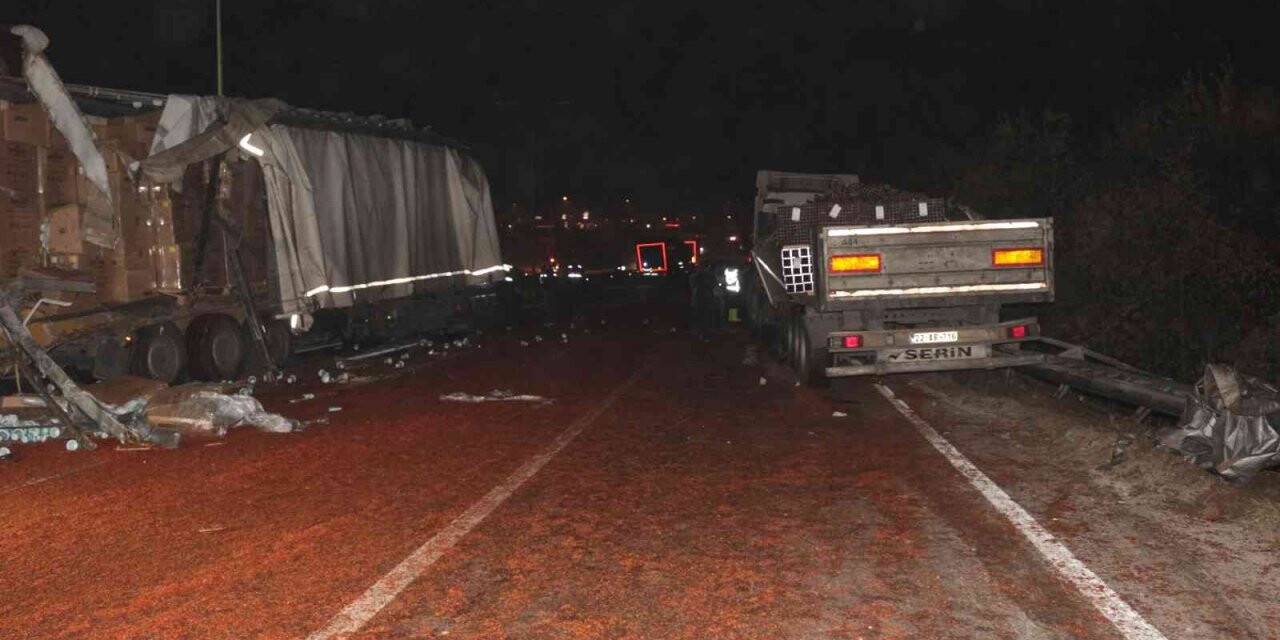 Tırın kasasından dökülen salçalar faciaya neden oldu: 1 ölü, 10 yaralı