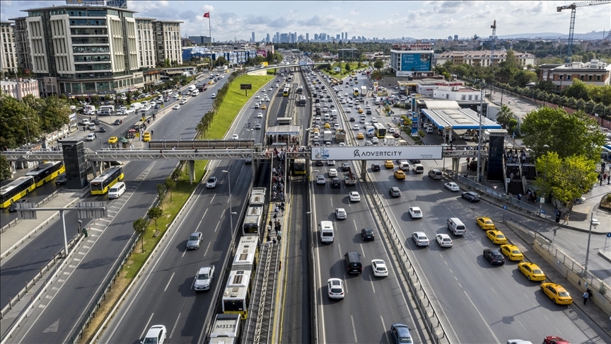 İstanbul'da 29 Ekim provaları nedeniyle bazı yollar trafiğe kapatıldı