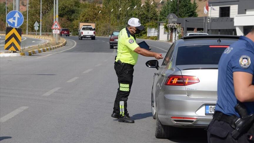 "Türkiye Güven Huzur ve Vale Uygulaması"nda aranan 813 kişi yakalandı