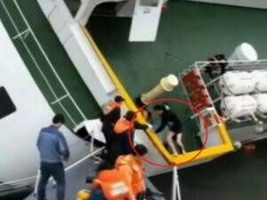 Kaptan Pantolonunu Bile Giymeden Gemiyi Terk Etmiş