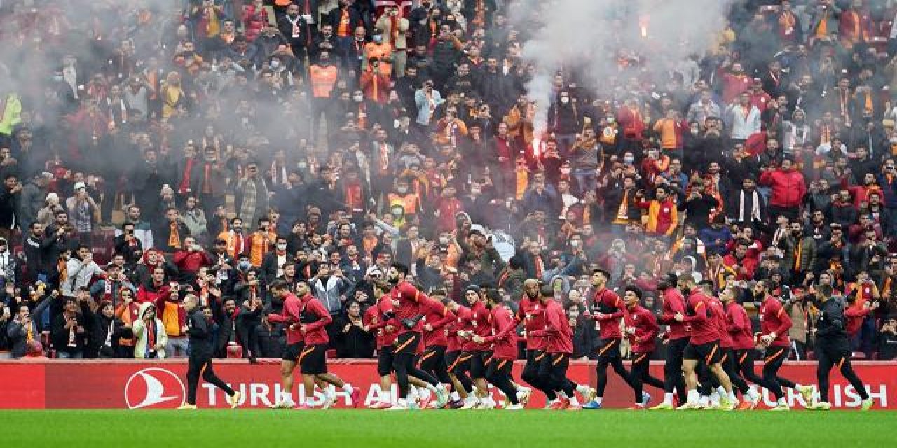 Galatasaray Beşiktaş derbisi son idmanını taraftara açık yaptı