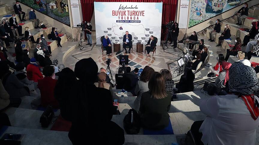 Cumhurbaşkanı Erdoğan: Kadınlarımızın katettikleri mesafe tarihi bir başarının ifadesidir