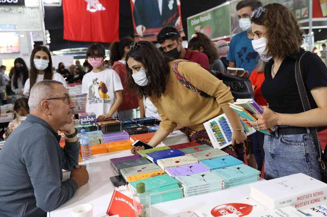 11’inci Antalya Kitap Fuarı’nı  589 bin 756 kişi ziyaret etti