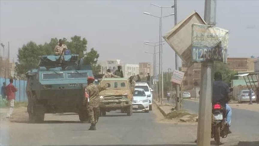 Sudan'da ordu birlikleri Başbakan Hamduk ve koalisyon hükümeti ortağı partilerin liderlerini gözaltına aldı
