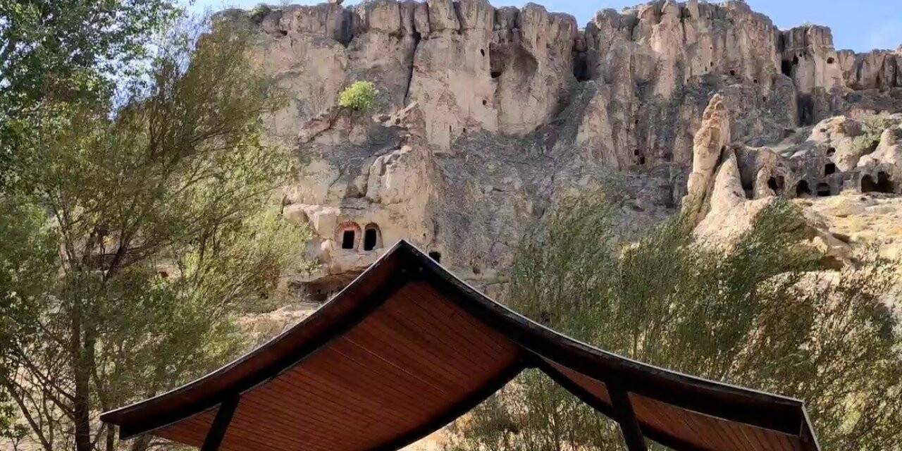 Turizm yerindeki kaya tehlike oluşturuyor
