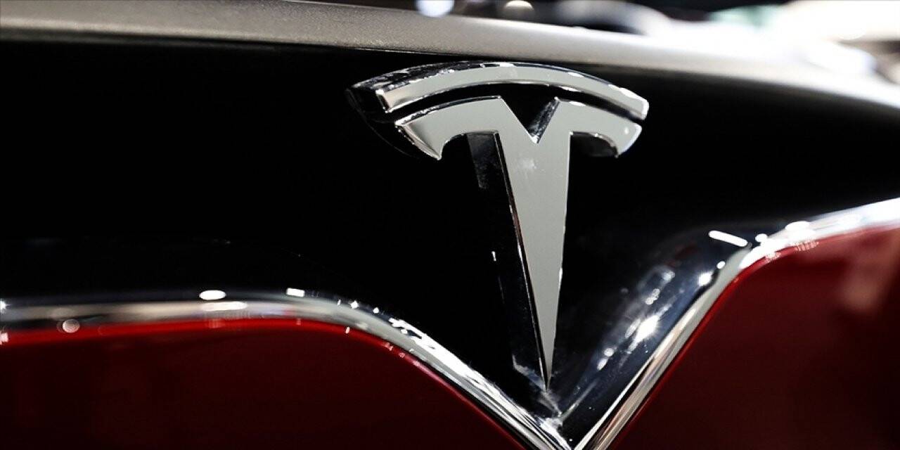 Tesla'nın piyasa değeri 1 trilyon doları aştı