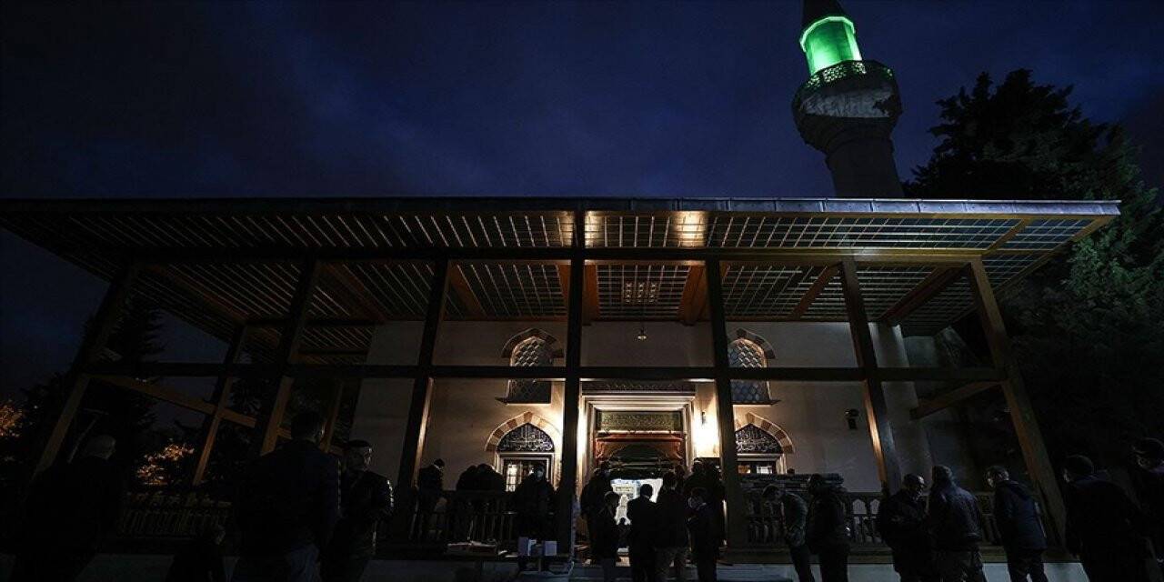 Merhum Özdemir Bayraktar için mevlit okutuldu