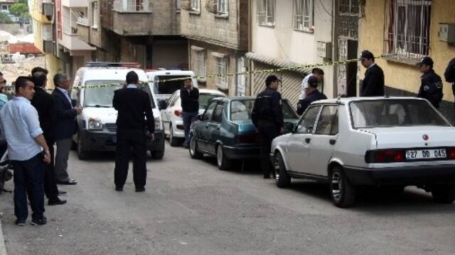 Aşkına Karşılık Bulamayınca Silahla Kendini Vurdu