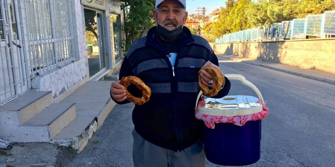 60’lık Kadir amca sepetiyle sokak sokak geziyor
