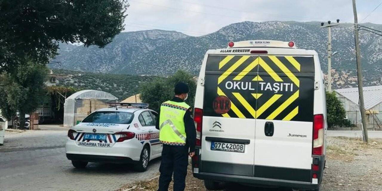 Jandarma servis araçlarını denetledi 401 araca 32 bin TL ceza kesti