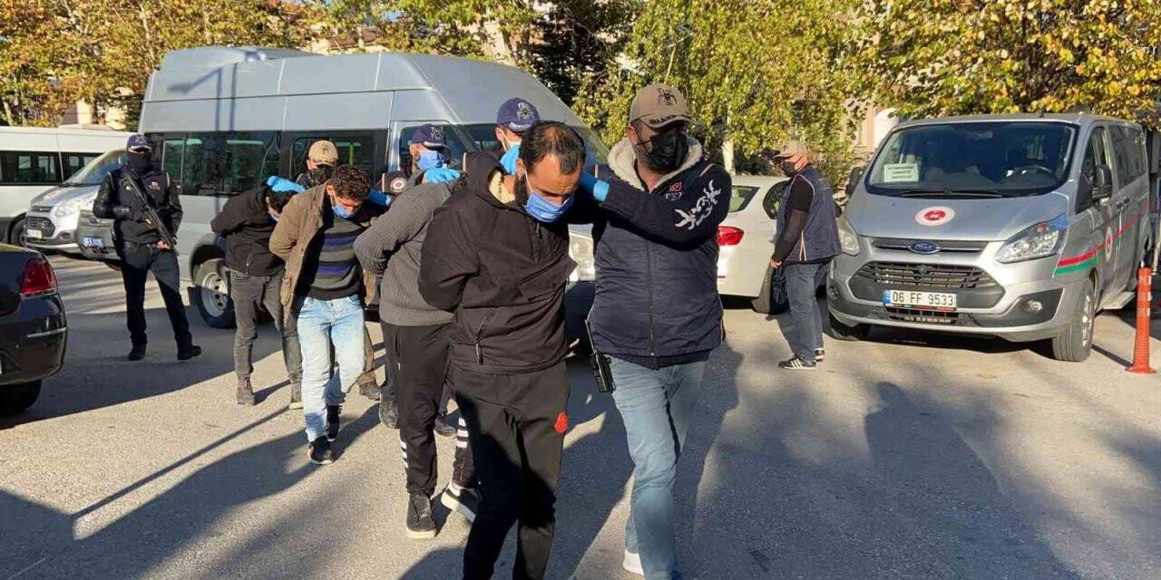 DEAŞ operasyonunda gözaltına alınan 4 kişi adliyeye sevk edildi