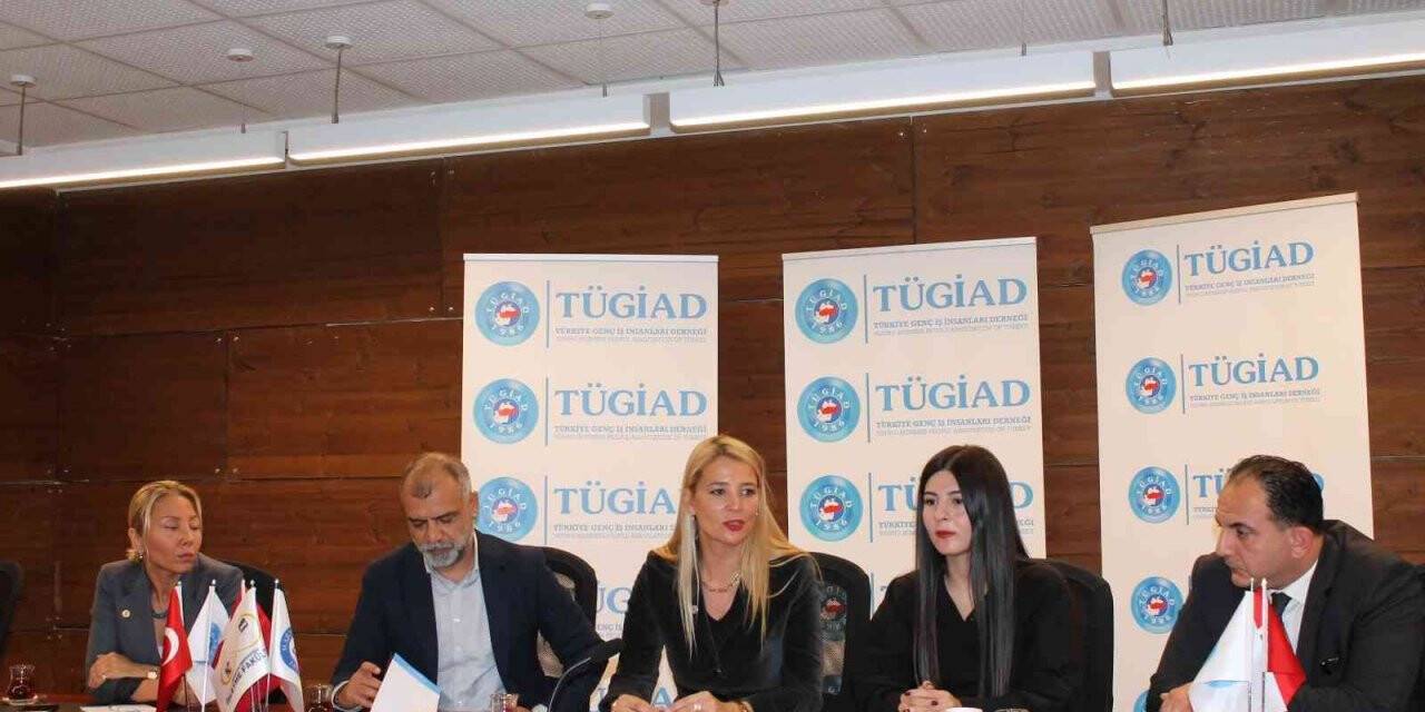 TÜGİAD’dan bin öğrenciye dijital eğitim bursu