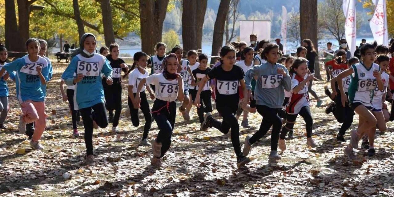 Isparta’da, Cumhuriyet kupası için yarıştılar
