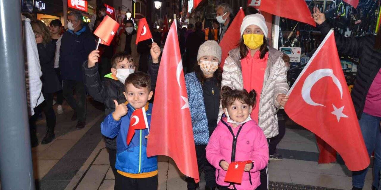 Fatsa’da fener alaylı Cumhuriyet Bayramı coşkusu