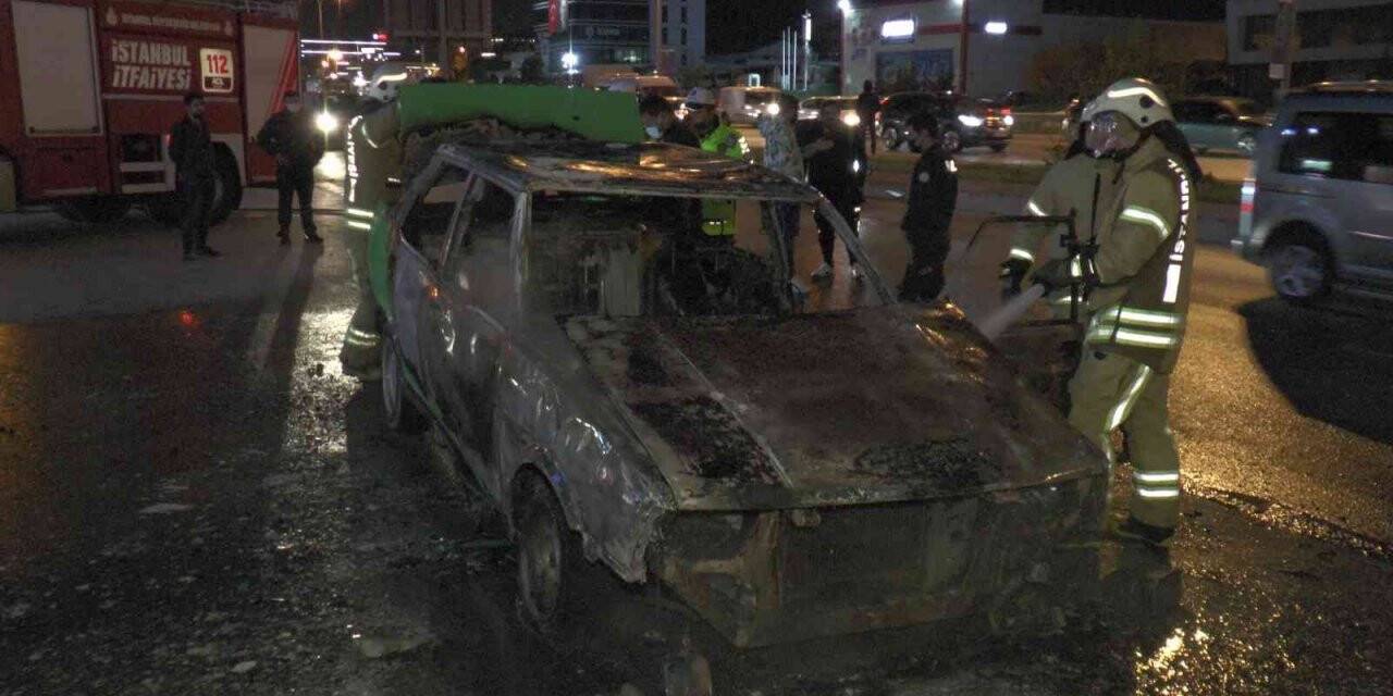 Maltepe’de seyir halindeki otomobil alev alev yandı