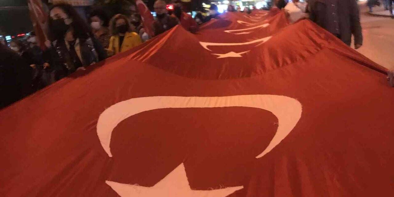 500 metrelik bayrakla cumhuriyet yürüyüşü