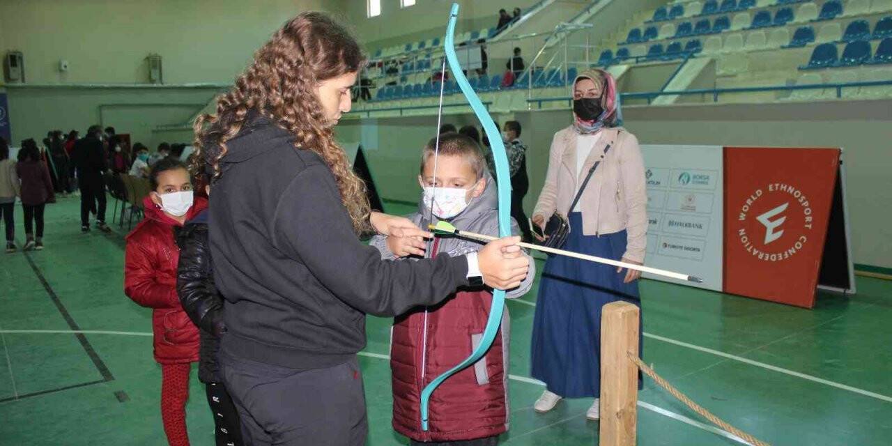 Selin yaşandığı Türkeli’de öğrencilere etnospor motivasyonu