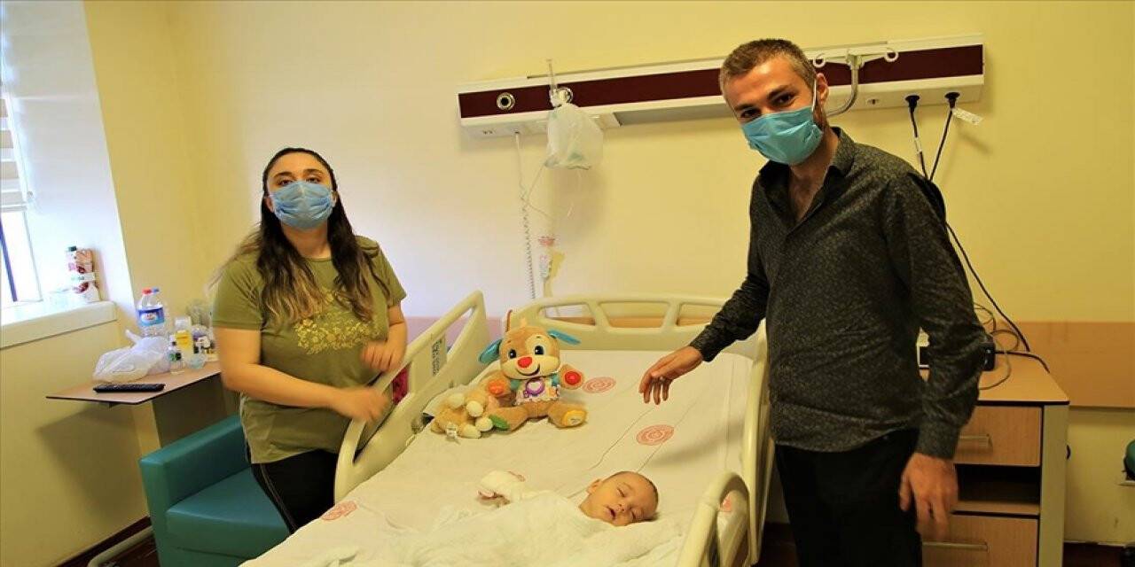 Kovid-19'u aşı sayesinde hafif atlatan hemşire çiftten aşı çağrısı