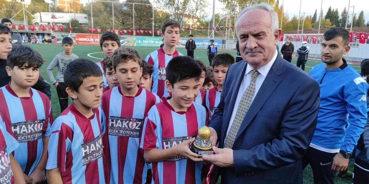 Geleceğin yıldızları futbol turnuvasında ter döktü