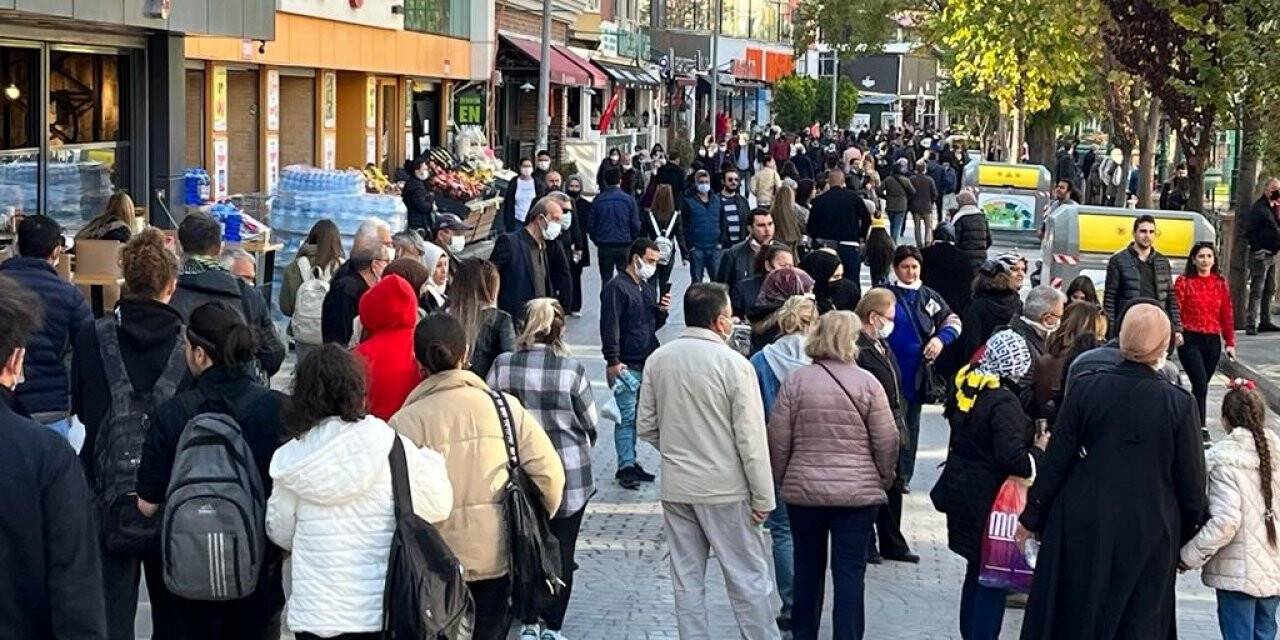 Güneşli hava vatandaşı sokağa döktü