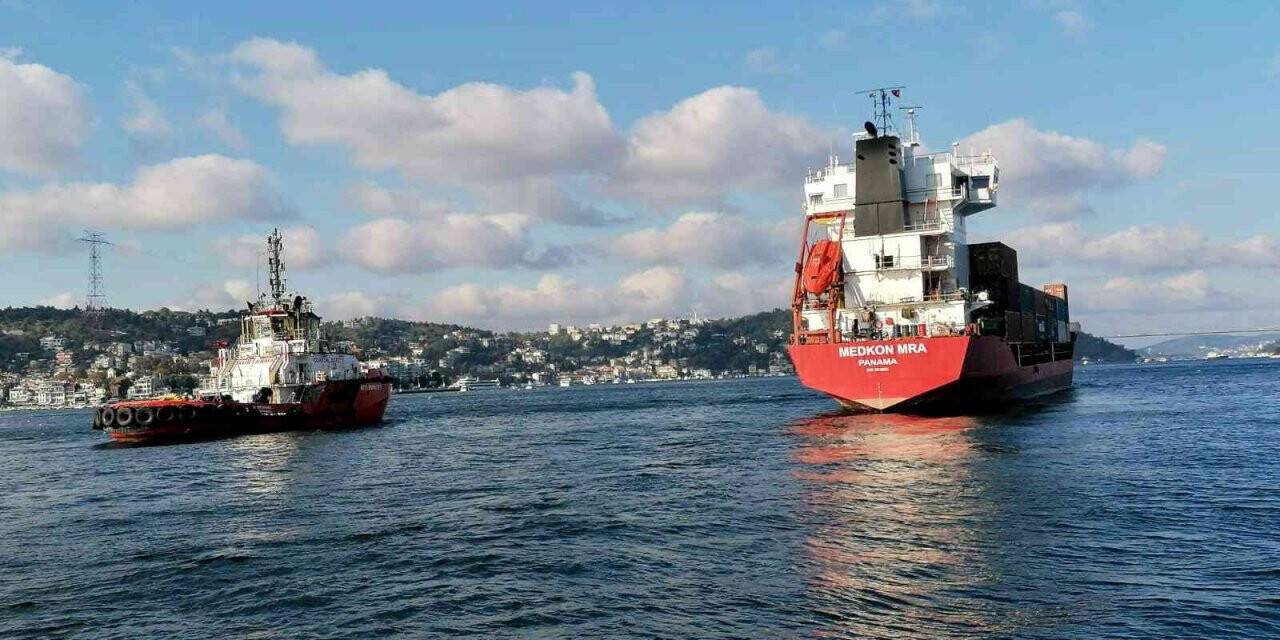 İstanbul Boğazı’nda gemi sürüklendi