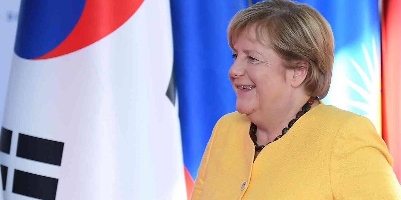 Merkel: Dünya Ticaret Örgütü kendini yenilemeli