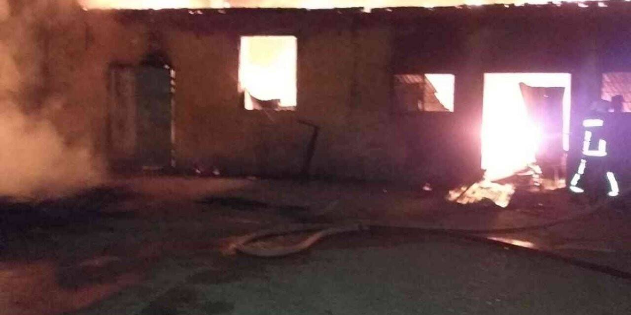 Tarsus’ta çiftlik yangını