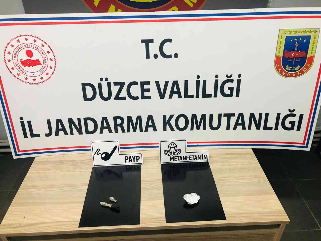 Jandarmanın şüphelenip durdurduğu şahsın üzerinden uyuşturucu çıktı