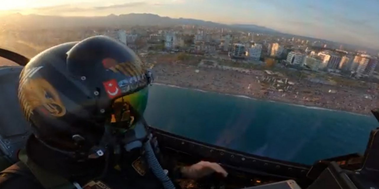 Solotürk’ün kabininden çekilen görüntüler nefes kesti (Videolu)