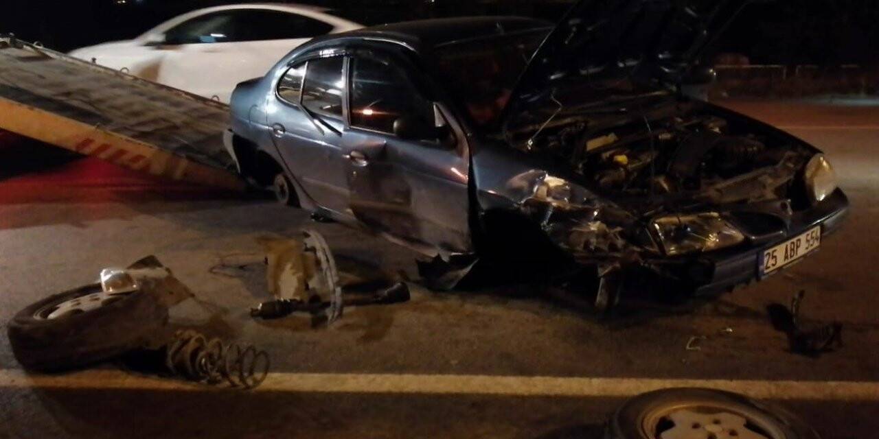 Hatalı sollama kazayı getirdi, bir araç boş araziye uçtu