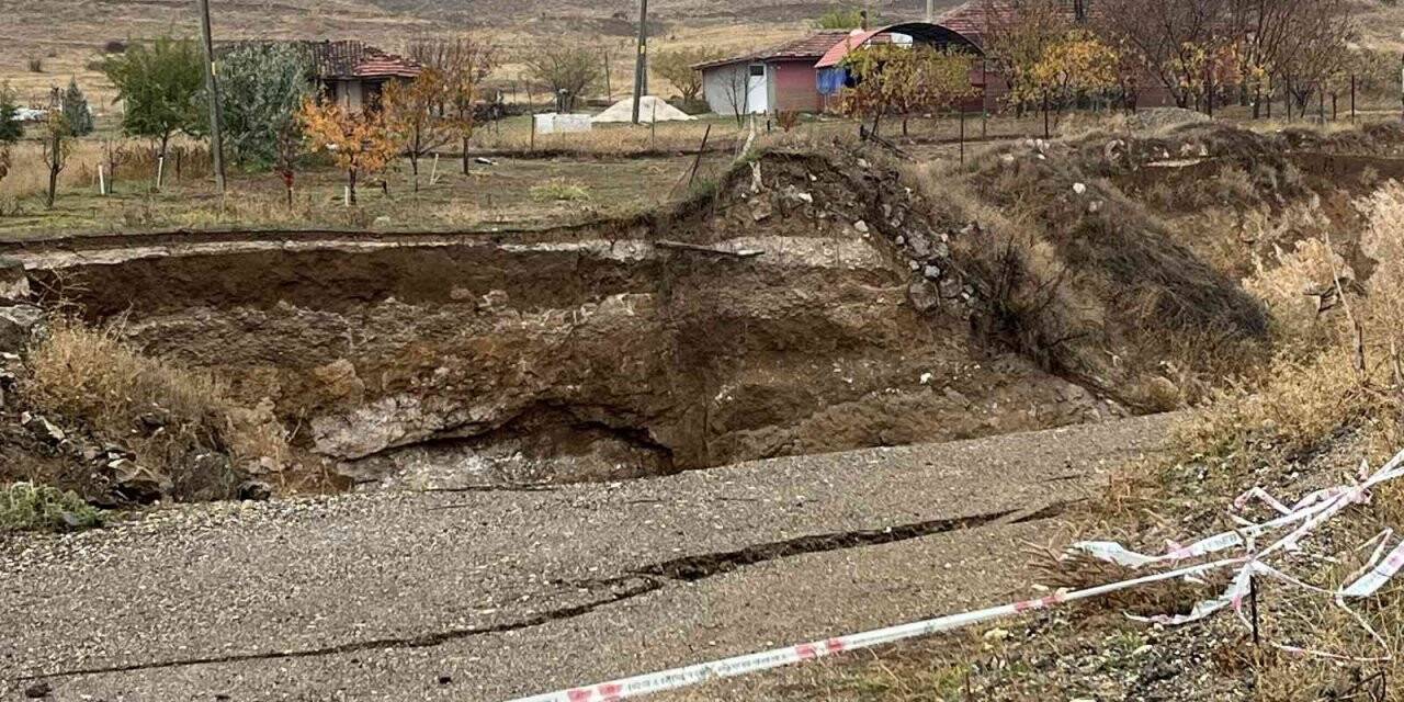 Endişe uyandıran göçükler