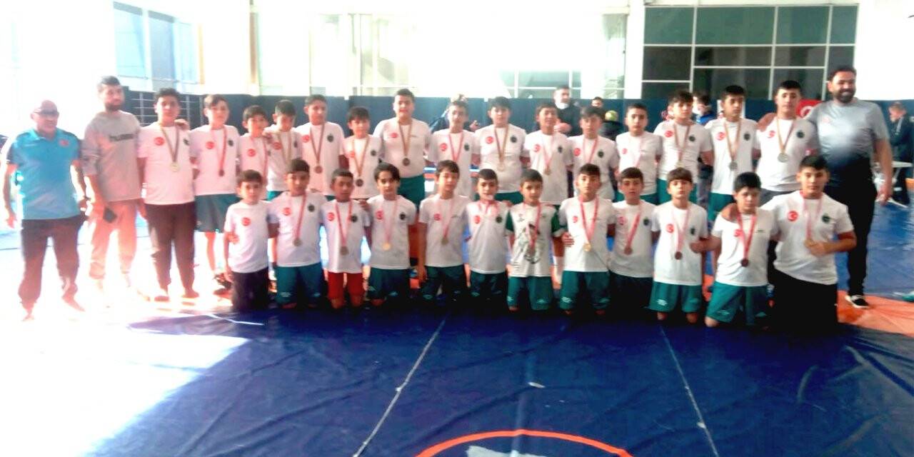 Karatay Belediyesi Güreş Takımı il birincisi oldu