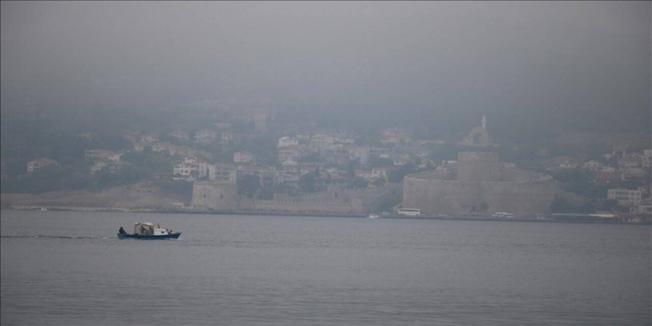 Çanakkale Boğazı yoğun sis nedeniyle çift yönlü transit gemi geçişlerine kapatıldı