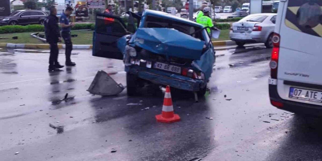 Serik’te zincirleme kaza: 1 yaralı