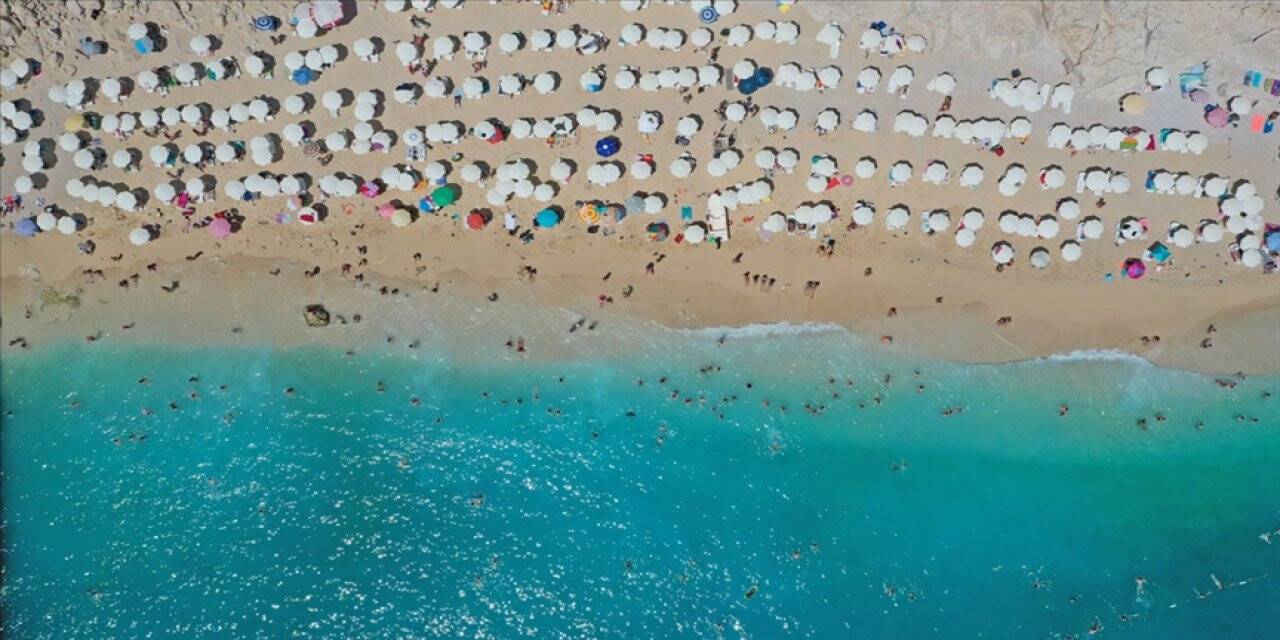 Antalya 10 ayda salgına rağmen 8,5 milyondan fazla turist çekti